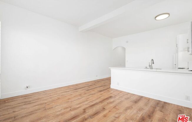 Studio, 1 bath, 405 sqft, $2,700, Unit 546