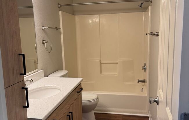 2 beds, 1 bath, 828 sqft, $1,295, Unit 3636-232
