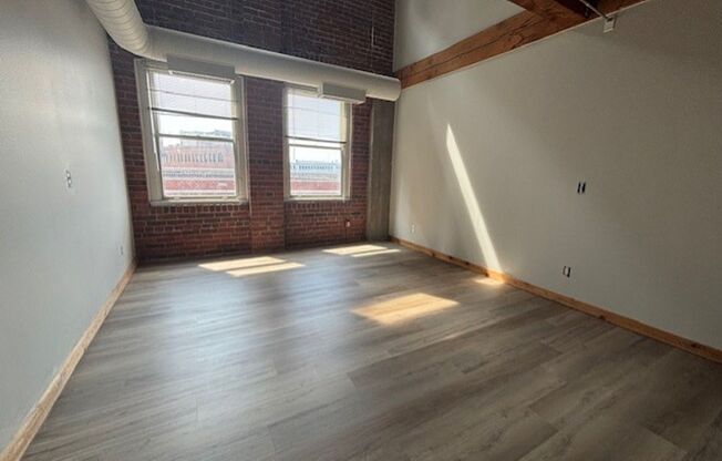 2 beds, 1.5 baths, 1,330 sqft, $1,725, Unit 438