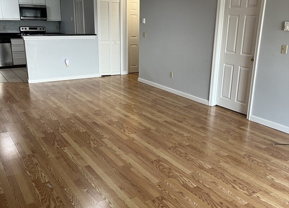 2 beds, 2 baths, 1,000 sqft, $2,000, Unit H125