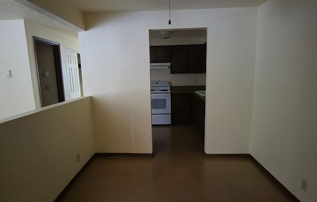 2 beds, 1 bath, $1,295, Unit 22