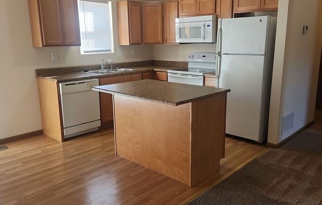 1 bed, 1 bath, 747 sqft, $955, Unit 8GER6