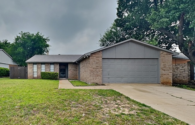 7512 PARKWOOD LN
