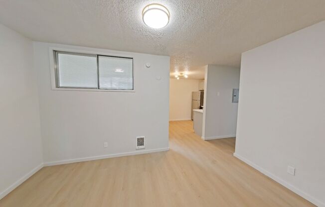 2 beds, 1 bath, 647 sqft, $1,660, Unit 21A