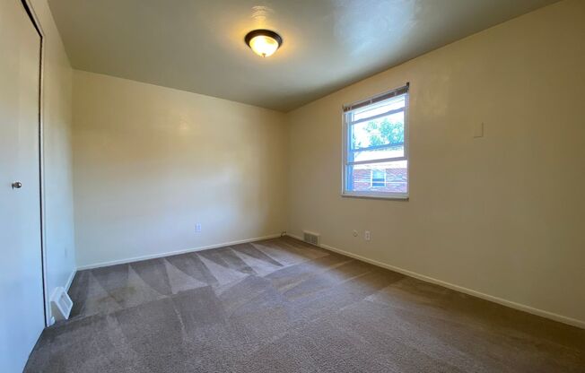 Magnificent 3 Bedroom Townhome with Garage! A Hidden Gem in Plum! Call Today!