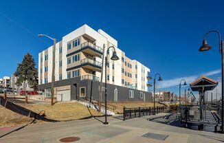 Modern 2B/2B Apartment – Steps from Light Rail & Sloan’s Lake!