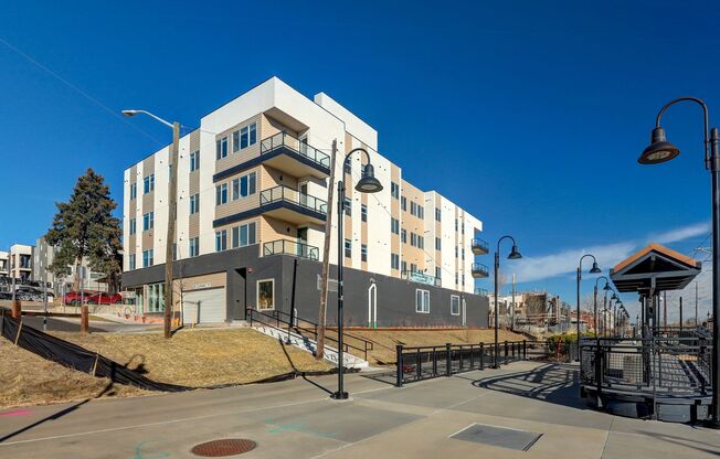 Modern 2B/2B Apartment – Steps from Light Rail & Sloan’s Lake!