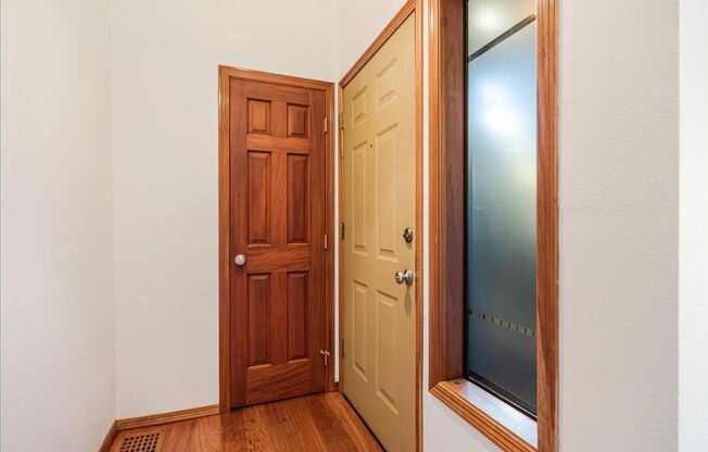 Secluded Lake Oswego Condo at Mountainside Terrace - Recently Renovated! 1 Month Free Special