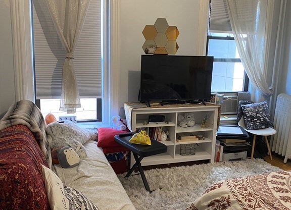 Studio, 1 bath, 319 sqft, $2,400, Unit 47
