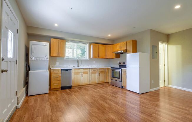 Gorgeous ADU Apartment | Washer/Dryer | Private Entrance