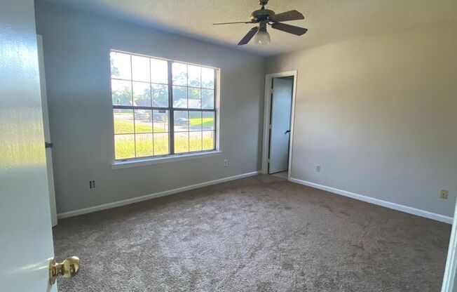 Pet Friendly Ridgewood Subdivision Gem: 3-Bedroom Home with Fenced Yard.