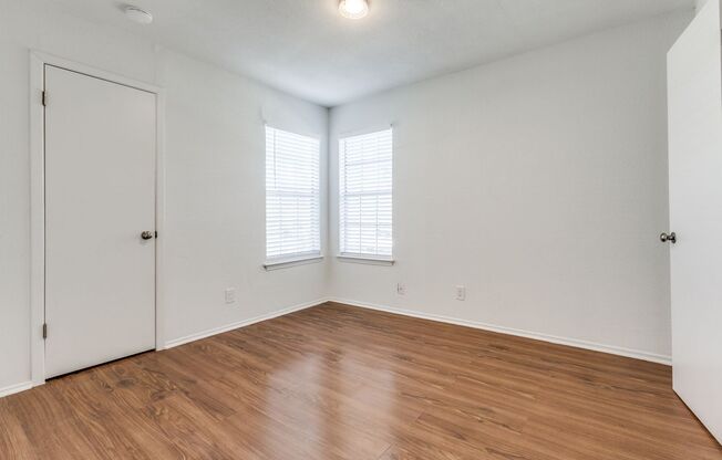 2 beds, 1 bath, $1,500, Unit #2033