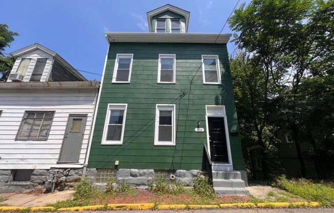 Pittsburgh - 3 Bedroom 1.5 Bathroom - For rent