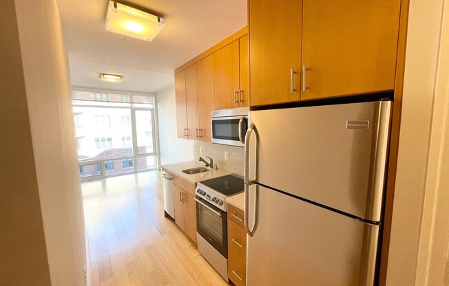 Studio, 1 bath, $2,350, Unit 910