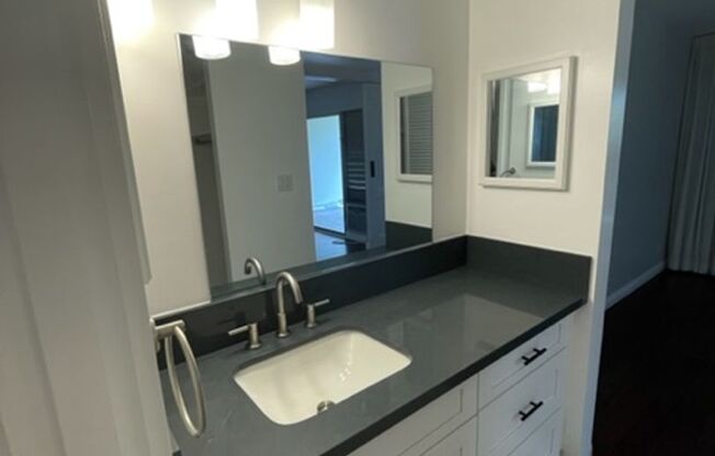 2 beds, 2 baths, $3,400, Unit # 408