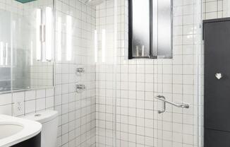 Studio, 1 bath, 400 sqft, $3,100, Unit 817