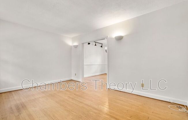 11 E ROSEMONT