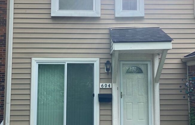 Great 2 Bed 1.5 Bath Home in Franklin!
