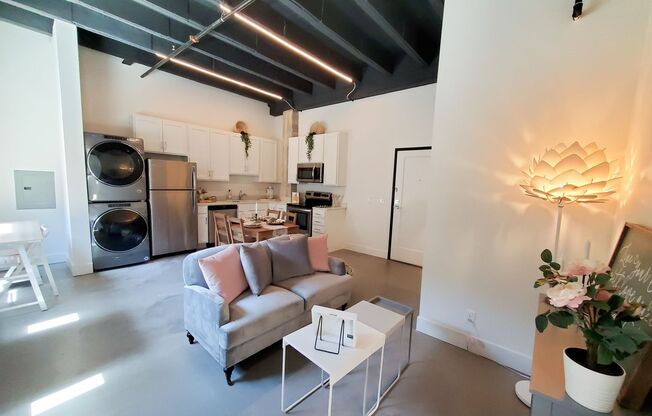 Studio, 1 bath, 567 sqft, $995, Unit A301