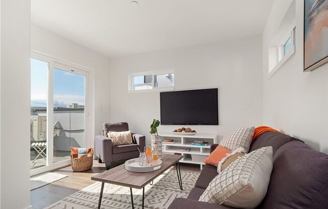 Luxury 3-Bed Interbay Townhome
