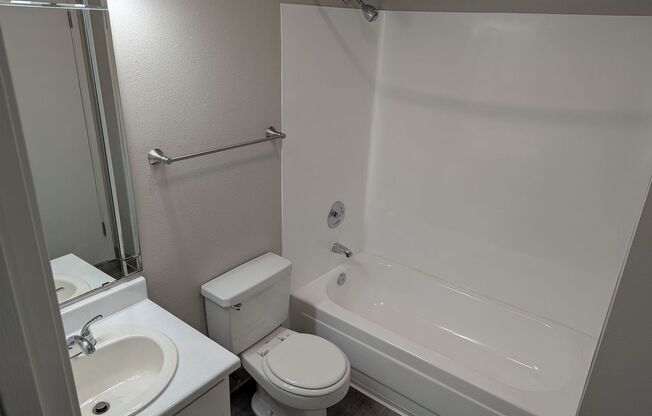 2 beds, 1 bath, 886 sqft, $1,810, Unit J102