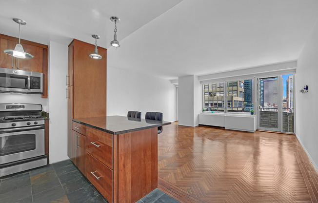 216 218 E 47 ST