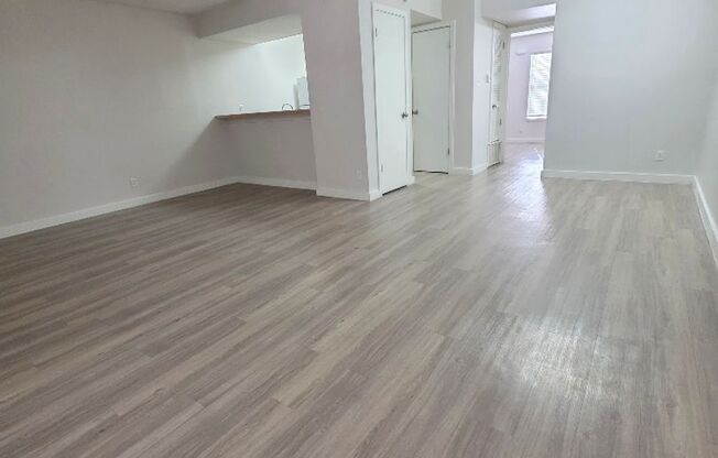 1 bed, 1 bath, 700 sqft, $999, Unit ELP2200-204