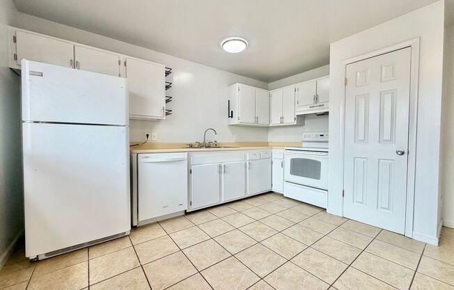 4 BEDROOM WEST JORDAN HOME | $2,295 | GARAGE + YARD + 2 LIVING AREAS