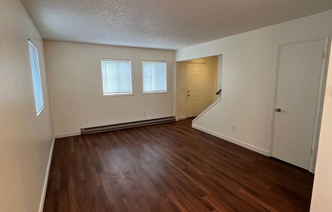 3 beds, 1 bath, 960 sqft, $1,695, Unit 1214-1