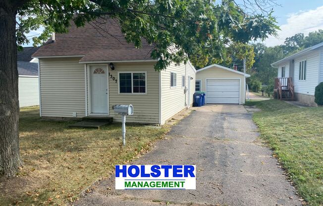 2-Bedroom 1.5 Bath Ranch Style Home Near Kolbe & Kolbe