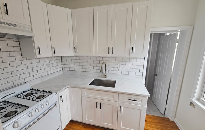 454 LORIMER ST