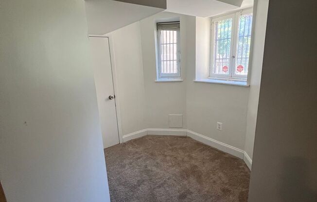 Private Entry 1 Bedroom Apartment