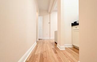 Studio, 1 bath, 309 sqft, $1,800, Unit 15