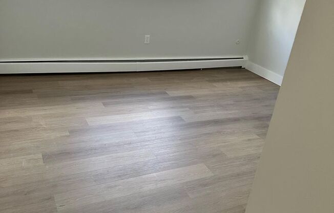 2 beds, 1 bath, $1,900, Unit 206