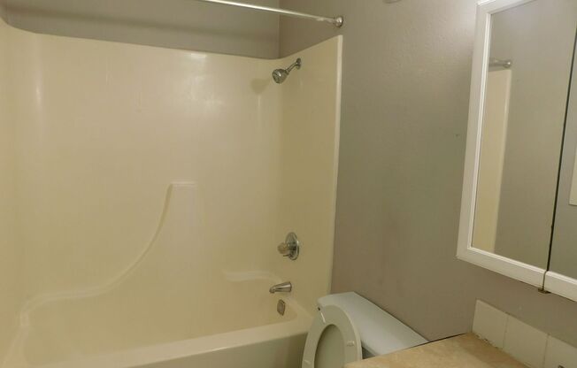 2 beds, 1 bath, $700, Unit 229 State St - Apt B