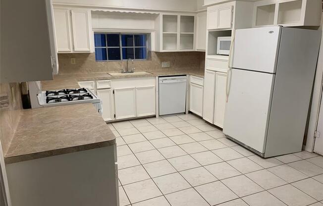 215 E 25 ST
