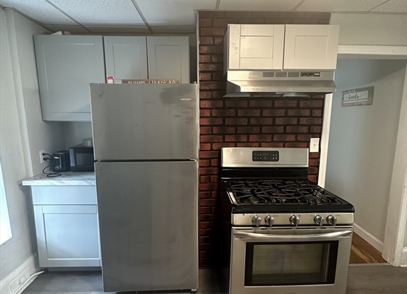 2 beds, 1 bath, $2,500, Unit 2