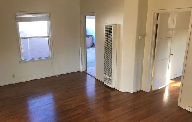 Wonderful Old Torrance Duplex One-Bedroom, One-Bath
