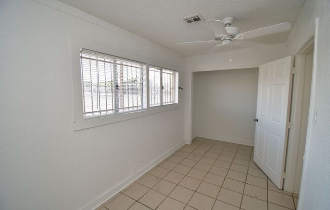 2 beds, 1 bath, $1,050