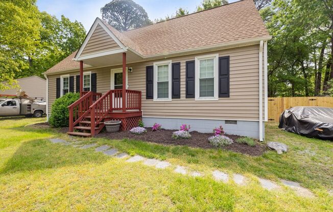 Beautiful 4 Bedroom Home in Chester Available Mid June!
