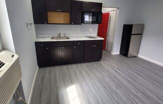 Studio, 1 bath, 350 sqft, $950, Unit 427 Unit 2