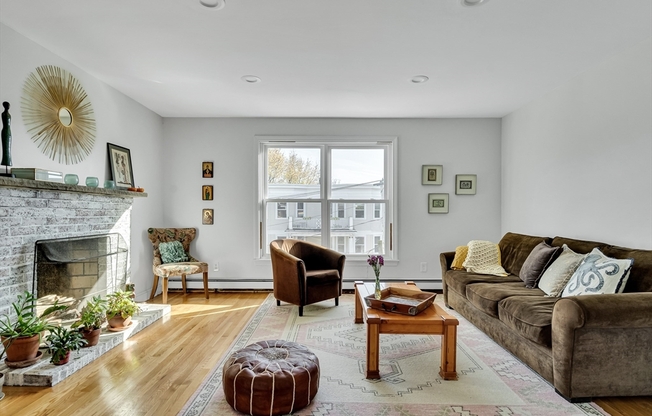 32 SAINT MARKS RD