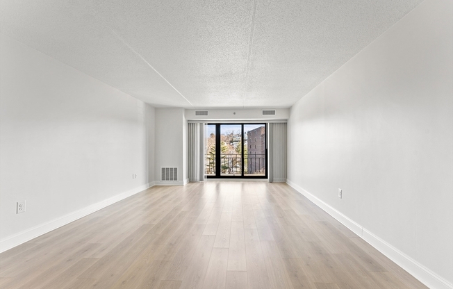 2 beds, 2 baths, 902 sqft, $3,200, Unit 404