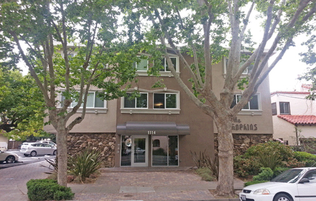 1114 Hopkins Ave