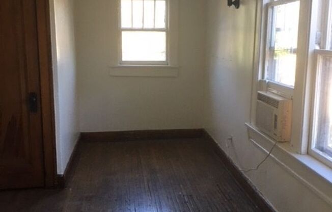 1 bed/1 bath APT just south of downtown, Avail August 2025; $795 Monthly