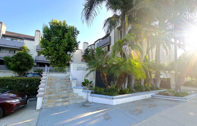 Beautiful 2-Bed, 2-Bath Winnetka Condo – Spacious, Updated & Move-In Ready *Short Term Lease*