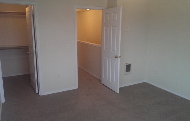 3 beds, 2 baths, 1,310 sqft, $1,900, Unit 1371