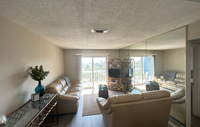 1B/1B  Furnished Condo Across the Street from the Gulf of Mexico!