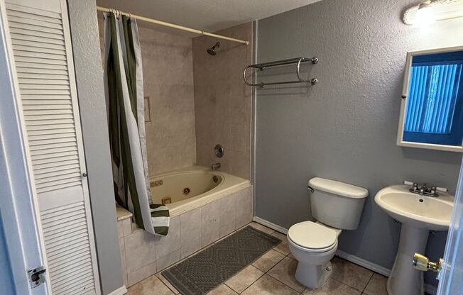3 beds, 3 baths, 1,938 sqft, $2,690, Unit Unit 4