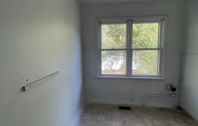 3 beds, 1 bath, $1,200